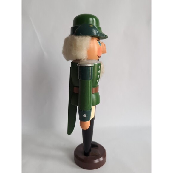 Erzgebirge Nutcracker Volkskunst Green Forester with Musket Wood Steinbach Vtg - Picture 2 of 6